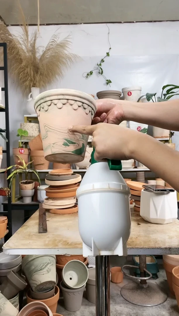 【闪购商品】红陶20CM以下16*15绿白陶浮雕巴洛克 1盆无托