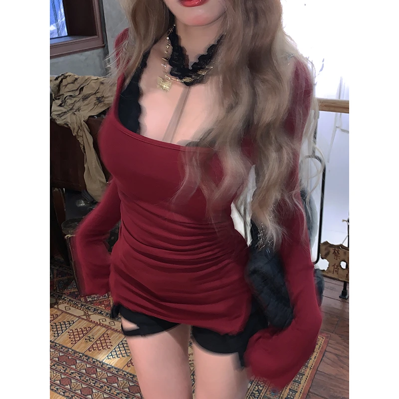 少女冰七淋 喇叭袖上衣女设计感纯欲方领红色辣妹修身显瘦长袖t恤