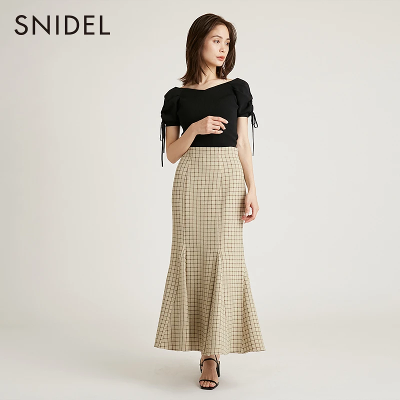 SNIDEL休闲春夏新品甜美淑女V领纯色泡泡袖抽褶针织衫SWNT224026