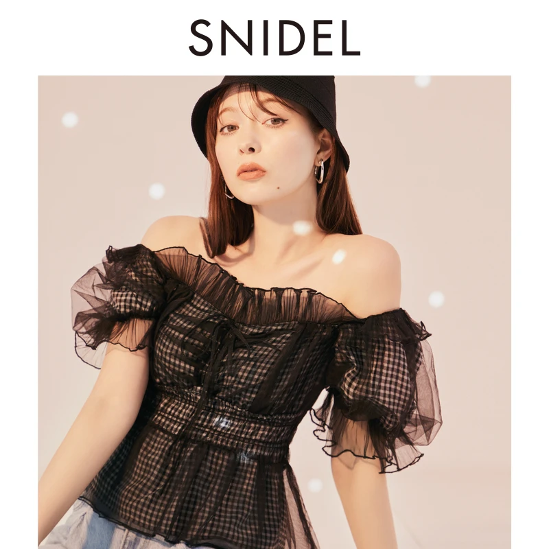 SNIDEL春夏新品甜美一字领露肩荷叶边薄纱衬衫上衣SWFB241136