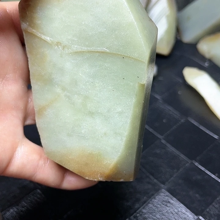 和田玉毛料未镶嵌