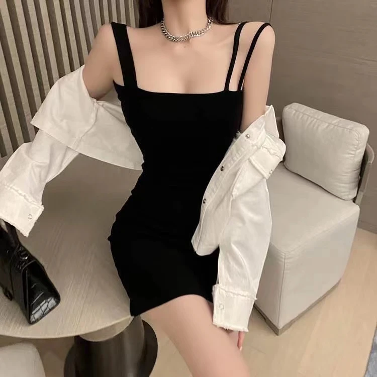 性感吊带连衣裙女配西装内搭早秋2024新款黑色辣妹收腰修身包臀裙