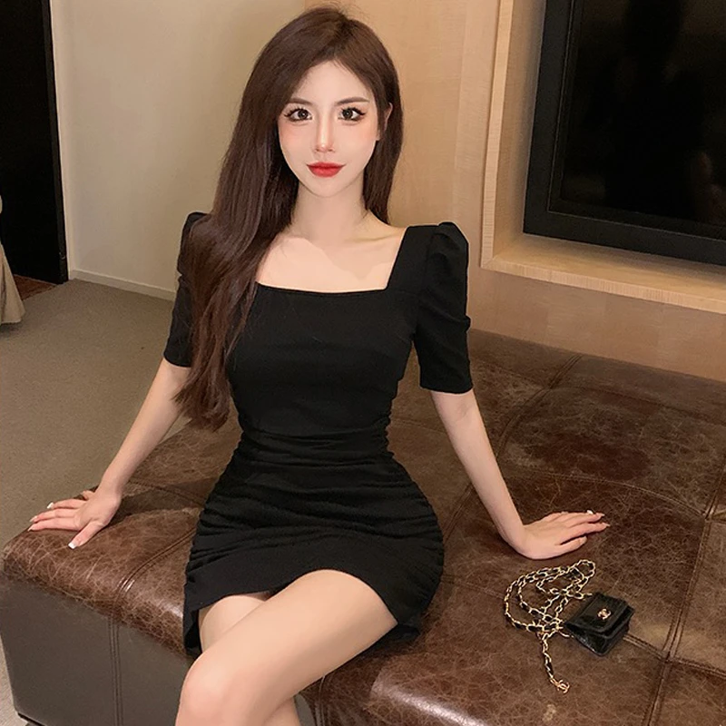 方领连衣裙女法式复古泡泡袖性感包臀裙小个子辣妹气质短裙子夏季