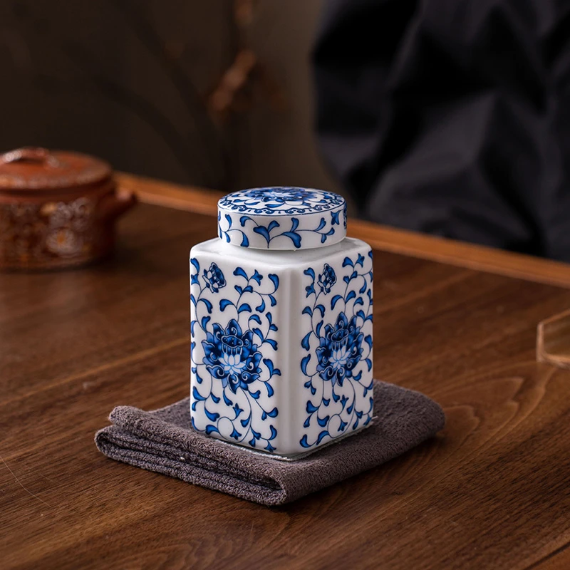 陶瓷青花瓷茶叶罐小罐茶小号迷你密封罐珐琅彩旅行茶叶罐四方罐