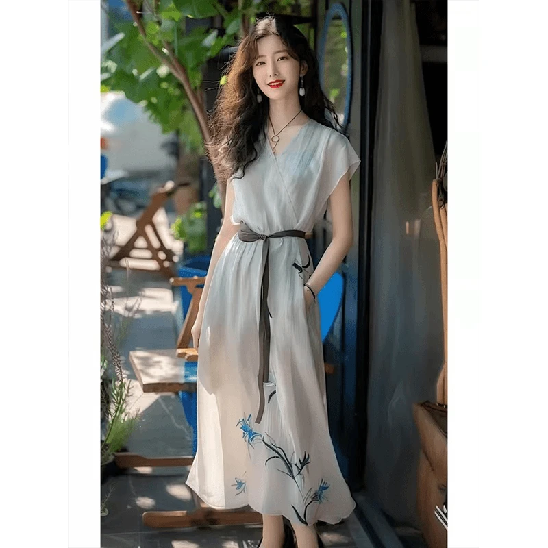 淡蓝色印花连衣裙2024夏季新款适合小个子的穿搭复古高级感裙子