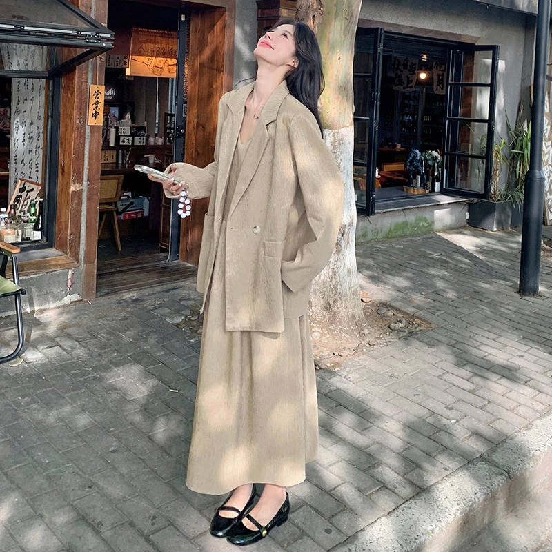 大码宽松遮肉西装套装女2025春胖mm西服吊带小众长裙两件套200斤