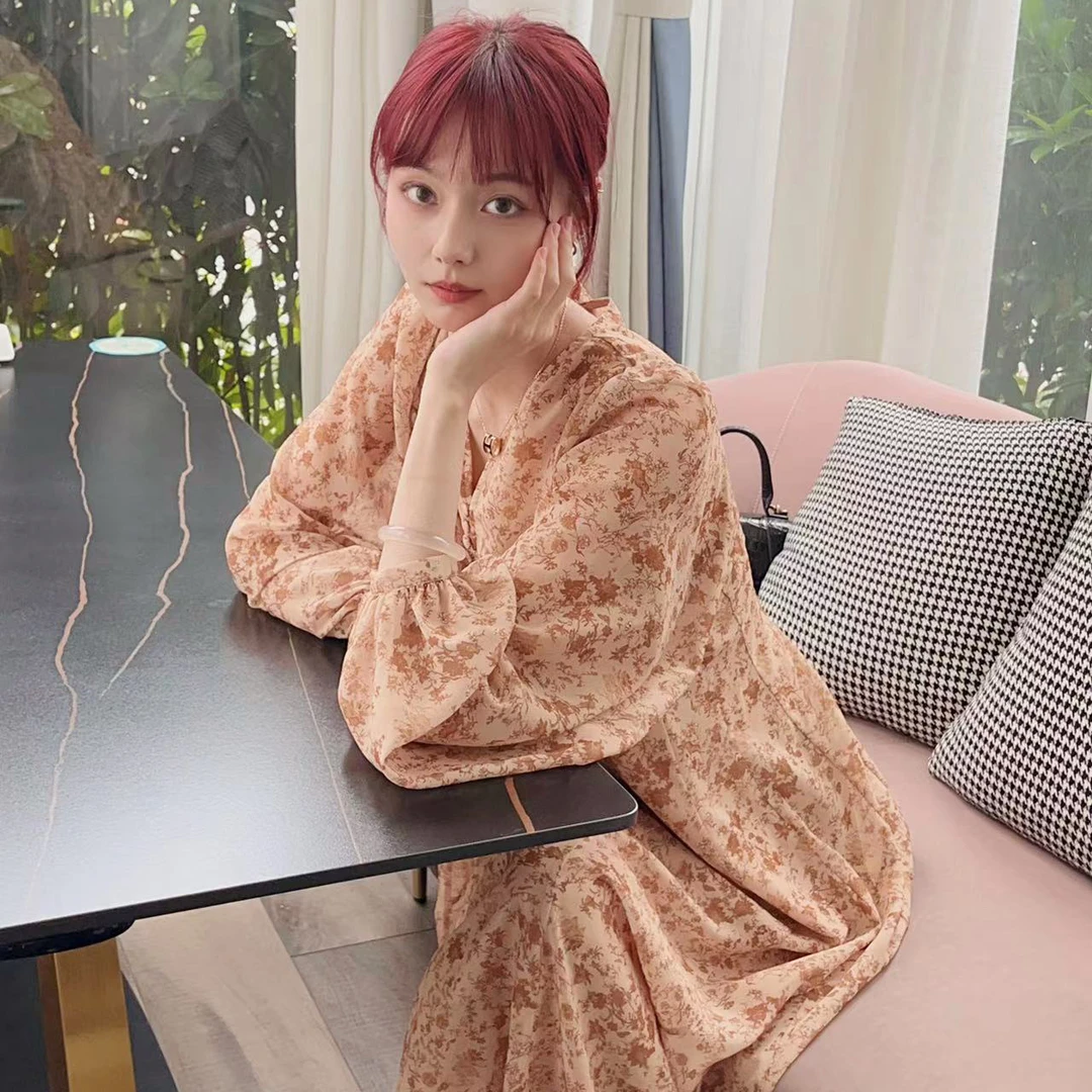 早秋时尚气质碎花气质宽松高腰显瘦长袖长款防晒连衣裙女