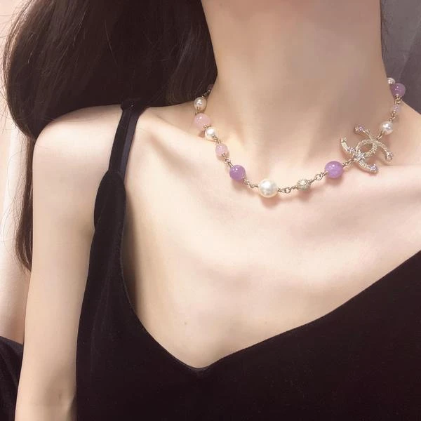 Chanel粉紫色琉璃珍珠短项链