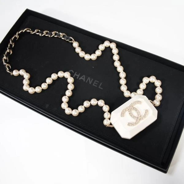 Chanel 白色耳机包包吊坠项链