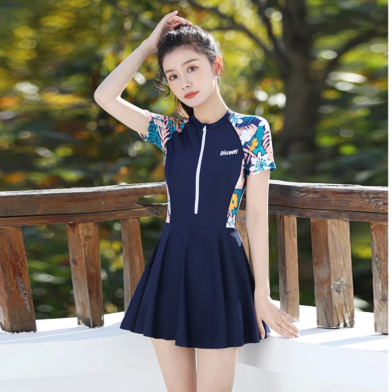 连体泳衣女2025新款保守显瘦遮肚游泳馆专用学生运动款泡温泉泳装