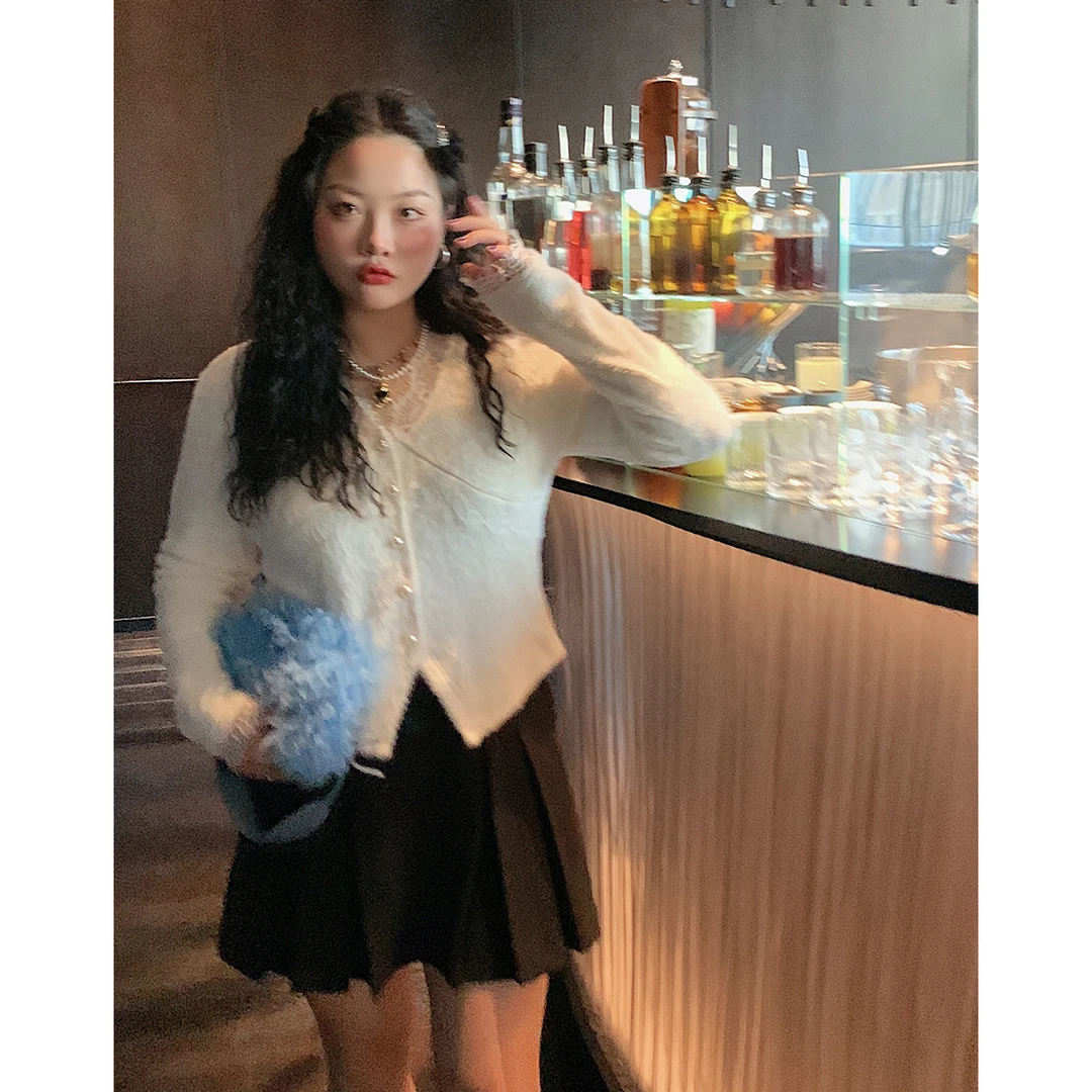 金大支蕾丝拼接针织衫女套头新款打底衫内搭上衣2032珍珠