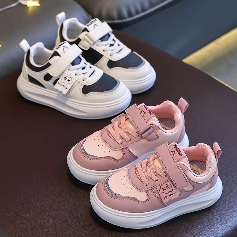 新款小黄鸭男童鞋子春秋女童皮面儿童板鞋轻便防滑运动鞋潮鞋