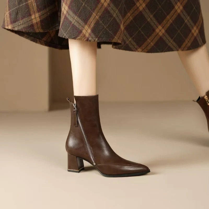 006-19头层牛皮新款尖头显瘦时尚舒适粗跟秋冬复古英伦风短靴