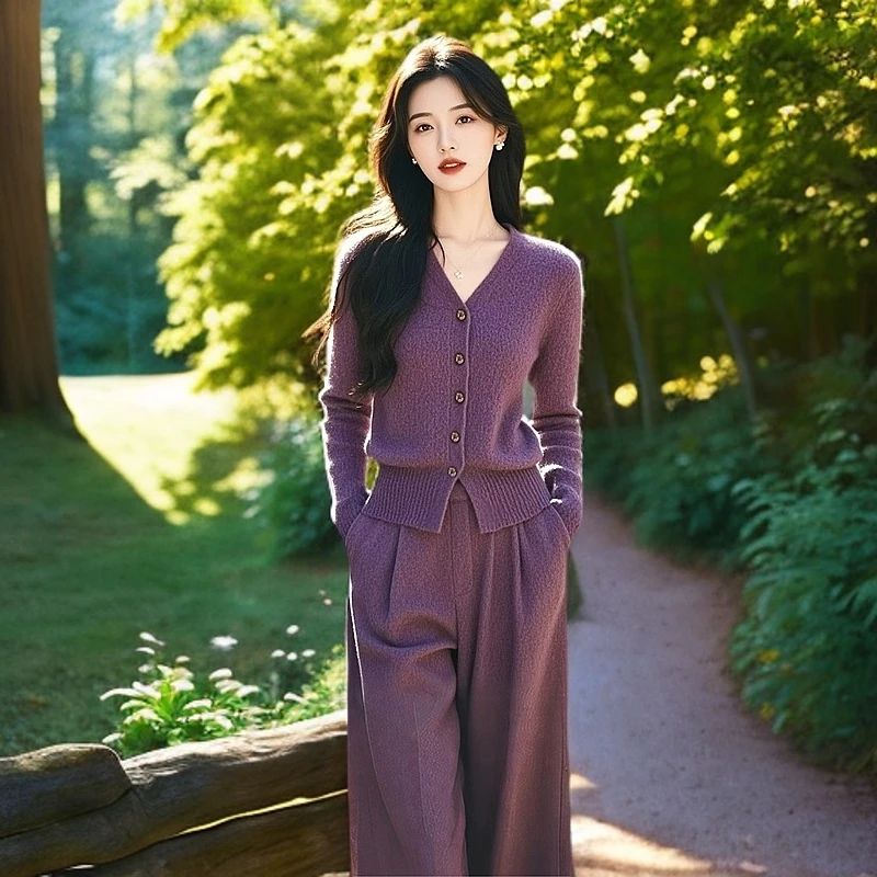 今年流行漂亮盐系松弛感深秋初冬穿搭轻熟高级紫色针织两件套装裤