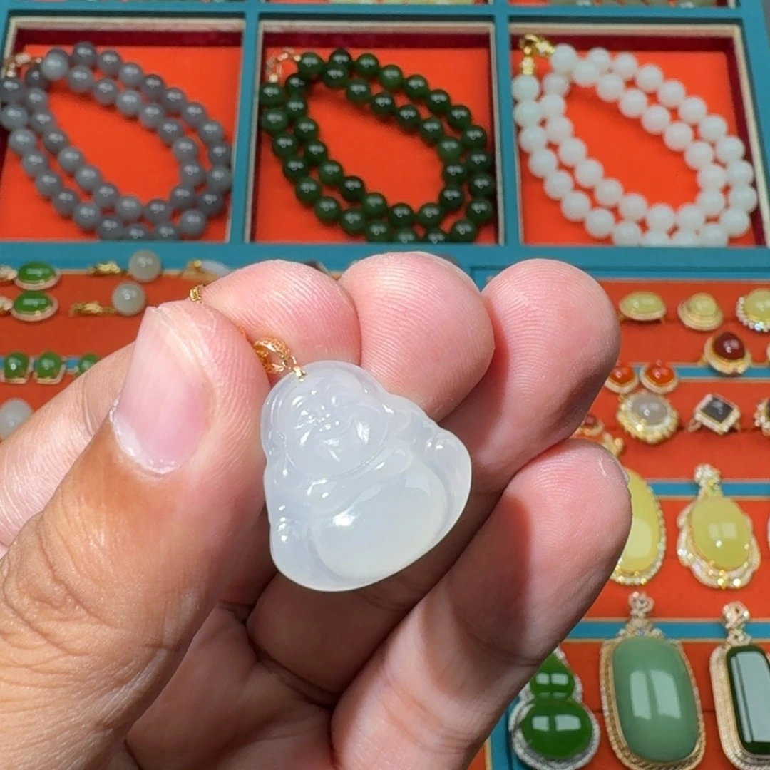 和田玉吊坠18K金镶嵌冰白荧光弥勒笑佛