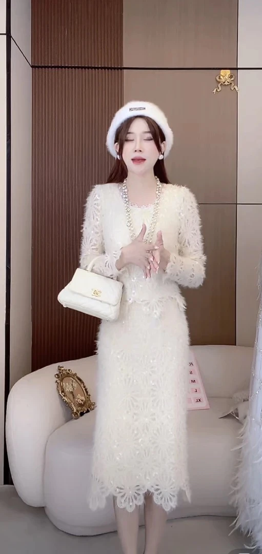 【氛围感女神】2w针绣花毛绒镂空毛衣上衣+半身裙