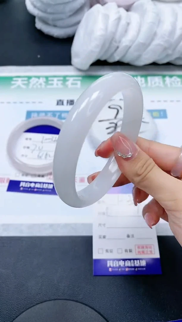【闪购商品】石英质玉手镯未镶嵌16K327-63