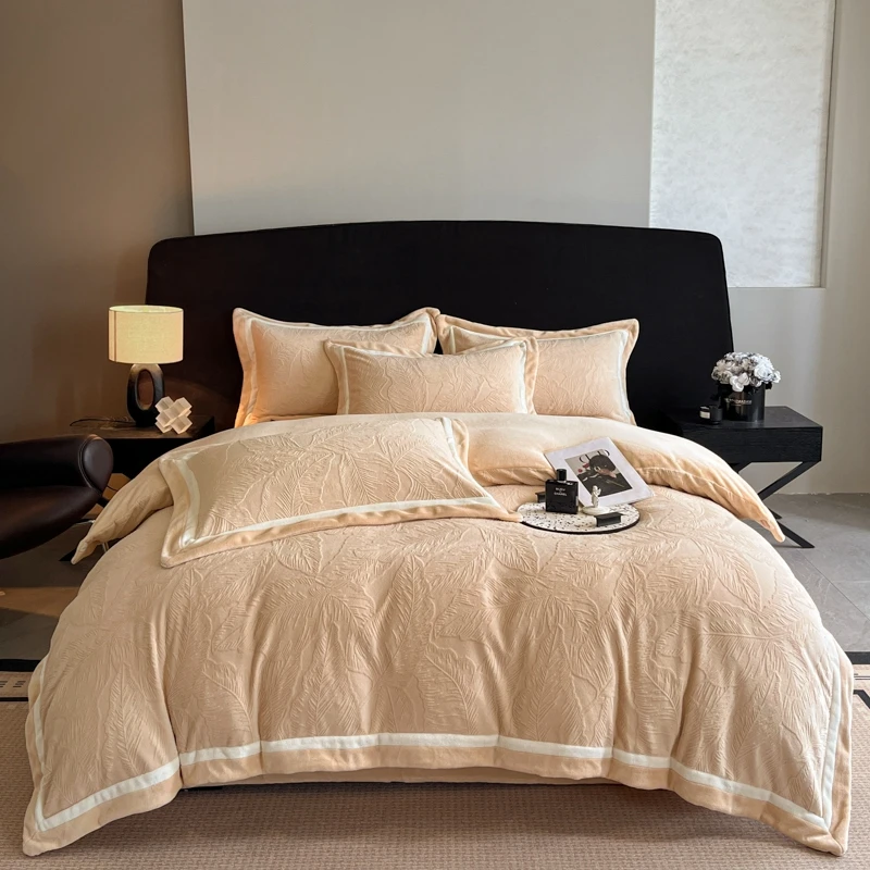 冬季轻奢风简约保暖牛奶绒绣花雕花拼角四件套复古被套床上用品咖