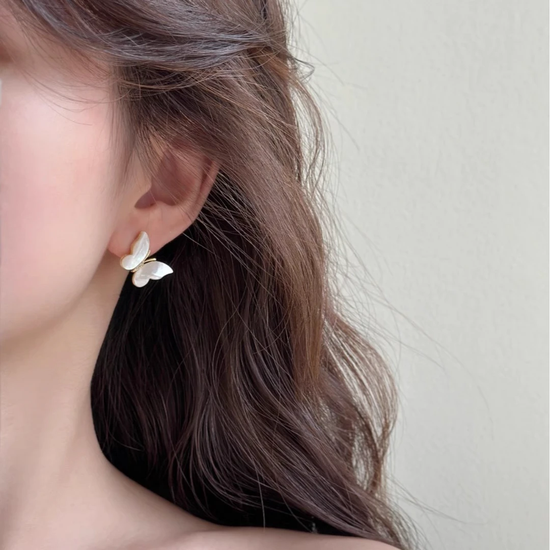 铜合金耳饰 白贝蝶~轻奢仙气蝴蝶小众甜美耳钉女白色时尚百搭