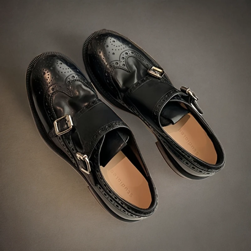 葡萄妈新款缩纹马皮双扣圆头粗跟增高百搭英伦风皮鞋复古冬季黑色