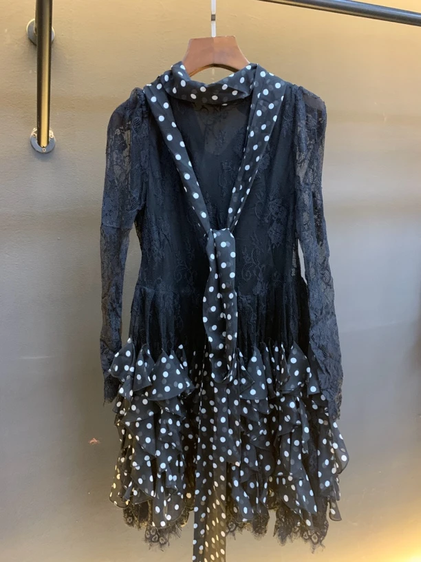 z0037波点蕾丝连衣裙法式气质显瘦收腰设计