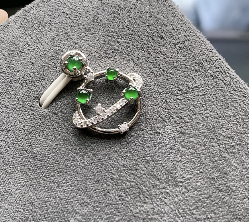 YG12-80天然翡翠A货吊坠多样性发其一