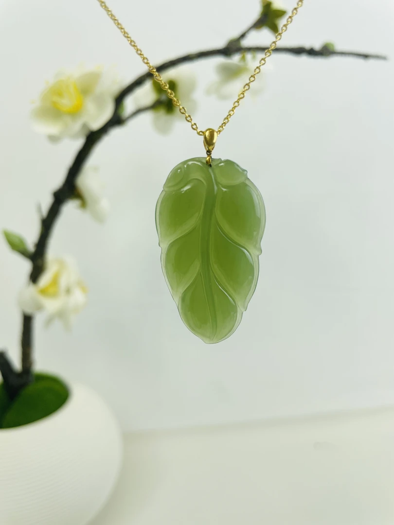 18k金大叶子和田玉碧玉吊坠