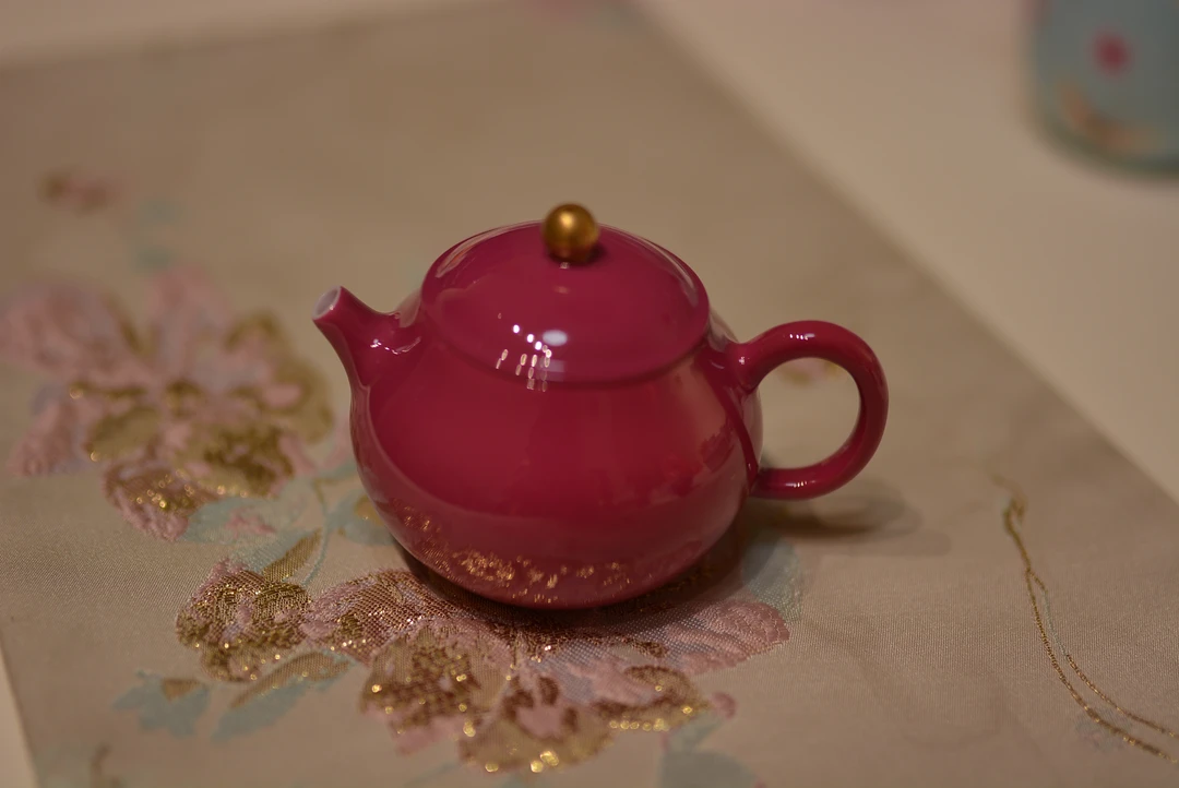 雍正胭脂红描金潘壶