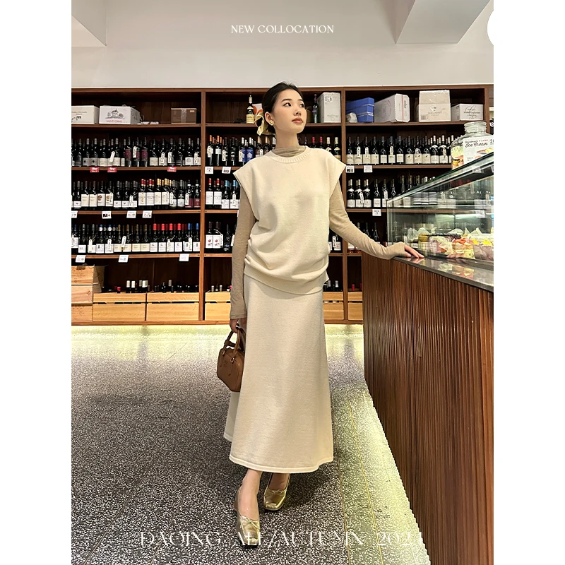许大晴 【白露】复古安迪绒针织马甲半身裙套装 D4684
