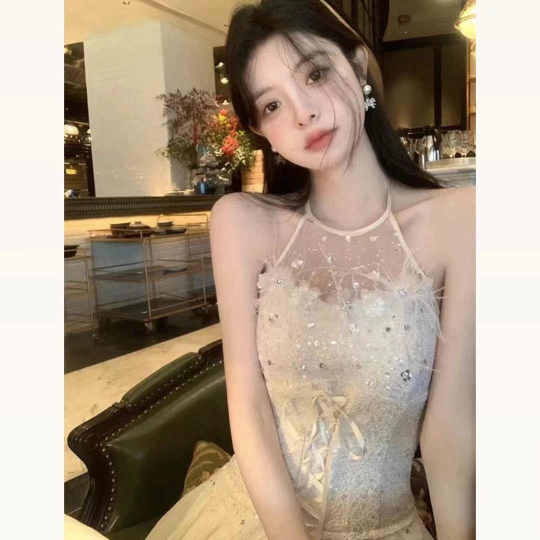 W00678米白色镶钻挂脖网纱拼接绑带束腰连衣裙早春女氛围感贵气优