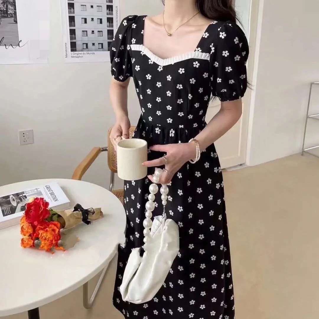 A5358  别致赫本风复古方领泡泡袖气质连衣裙