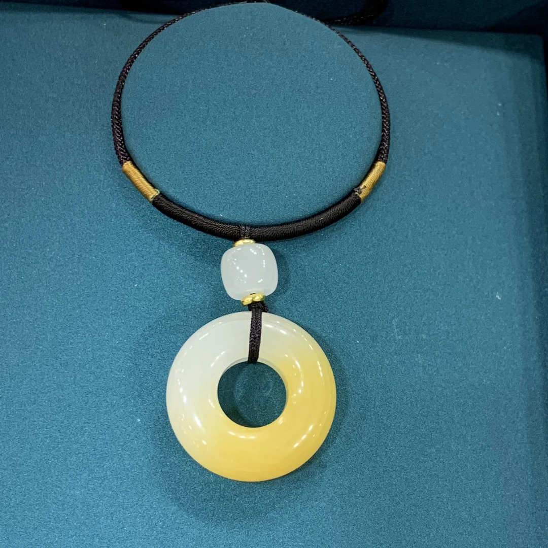 宠粉福利时尚百搭气质款黄龙玉甜甜圈 拍一发一多样性发其一