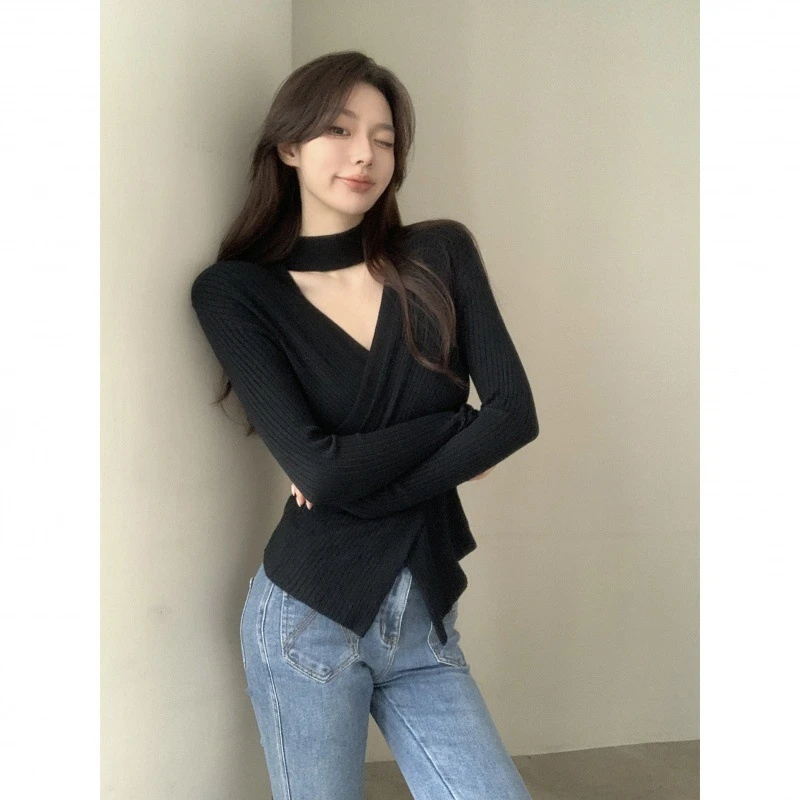 设计感小众别致上衣性感交叉挂脖毛衣女内搭秋冬洋气长袖针织衫潮