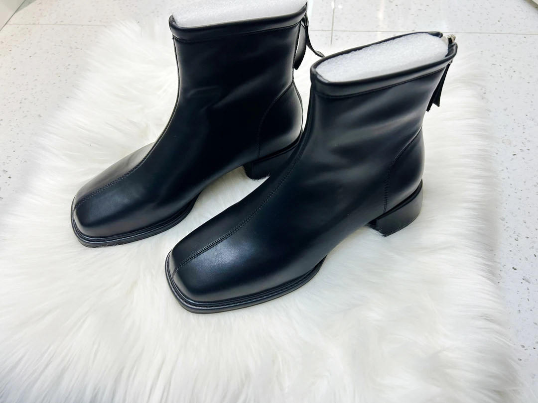 2024时尚瘦瘦短靴