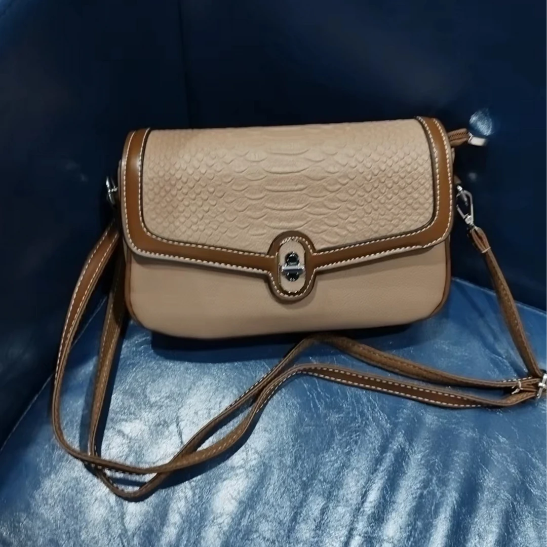 2024新款时尚百搭上班通勤单肩斜挎包鳄鱼面卡其色