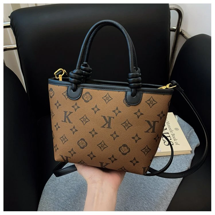 【长19高17宽9】新款时尚百搭单肩斜挎小水桶托特包 卡其色2410