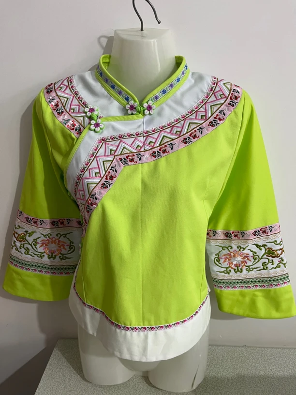 贵州少数民族服饰上衣