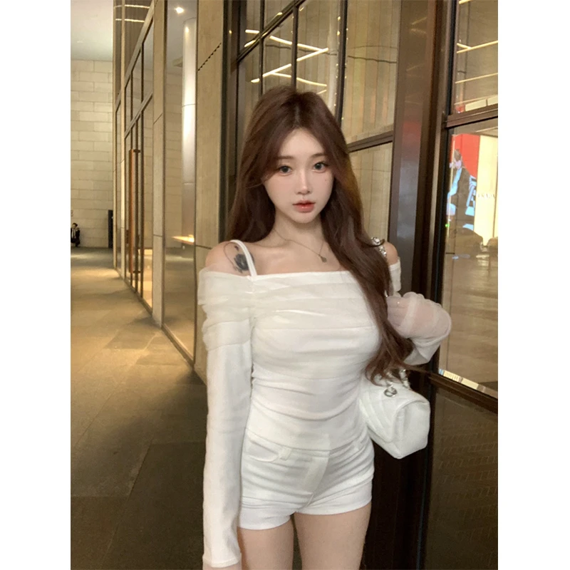 冬甜美温柔风网纱拼接弹力针织显瘦性感一字肩内搭打底衫短裤套装