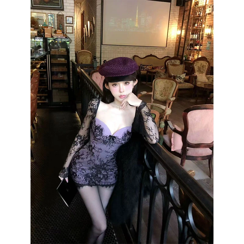 纯欲性感方领喇叭袖蕾丝连衣裙女冬季新款修身显瘦辣妹生日连衣裙