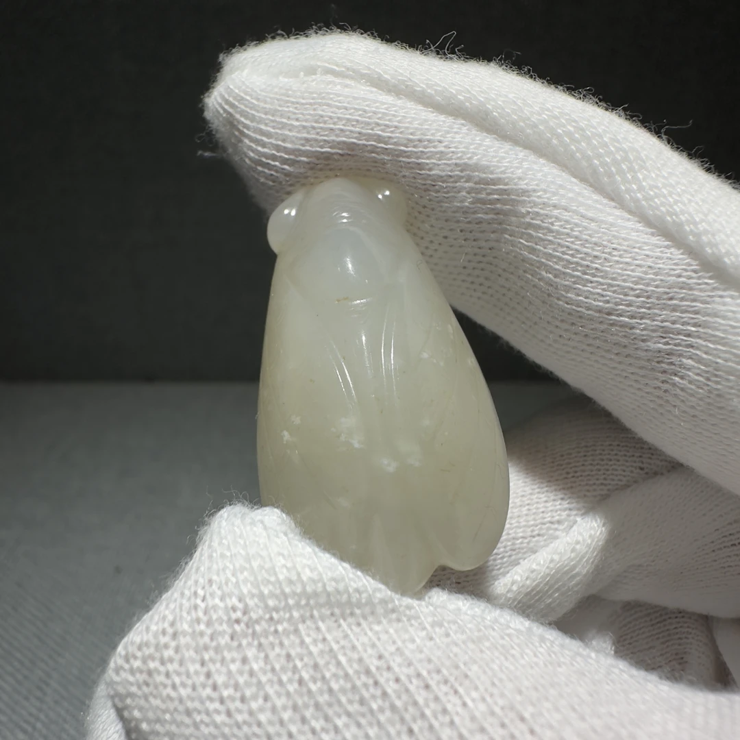 和田白玉~精美通天孔佩蝉吊坠挂件