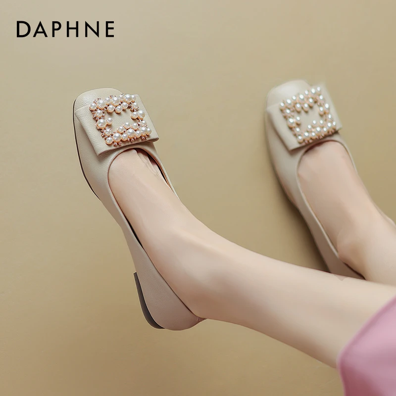 达芙妮真皮平底单鞋女浅口妈妈鞋舒适软底2025新款春秋珍珠小皮鞋