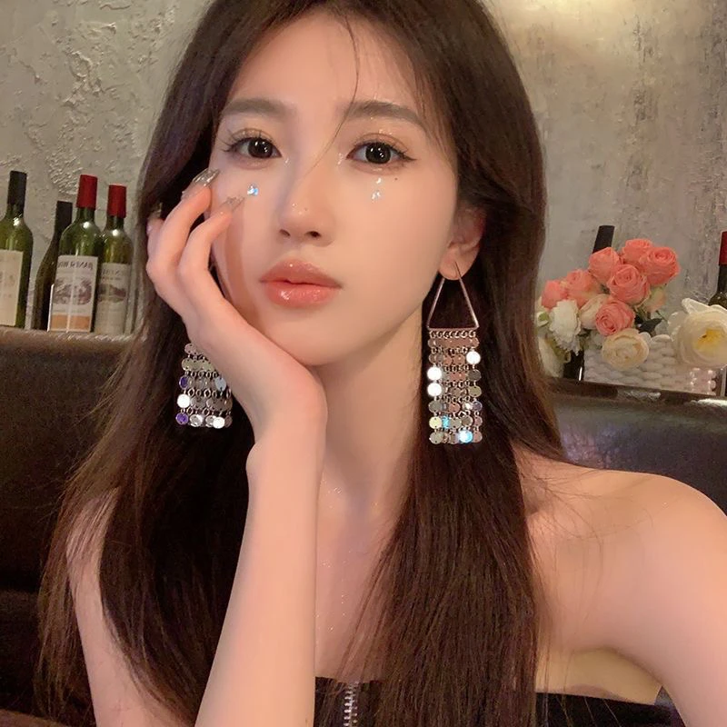 合金耳饰 2024新款璀璨女神金属亮片流苏耳环女轻奢