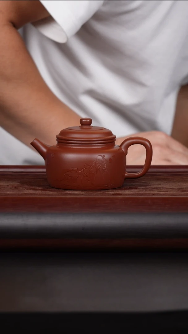 【闪购商品】紫砂茶壶 朱泥 刻绘德钟 190CC