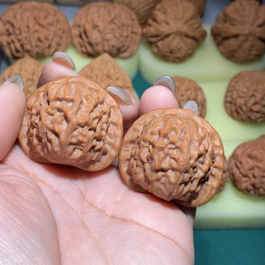 【闪购商品】文玩核桃吊坠大**贵瓷娃娃