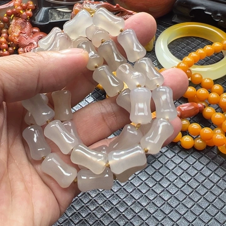 石英质玉(黄龙玉)颈饰未镶嵌