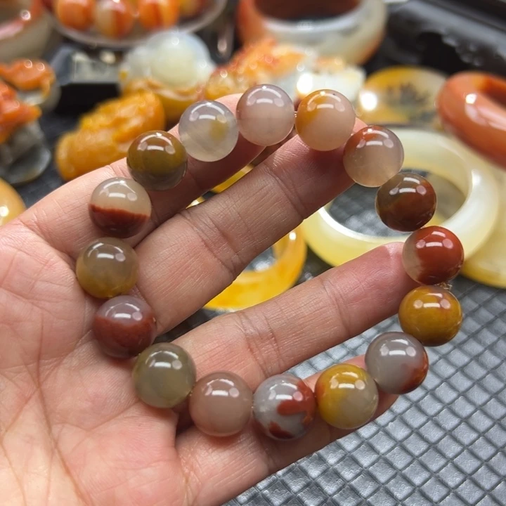 石英质玉（黄龙玉）颈饰未镶嵌