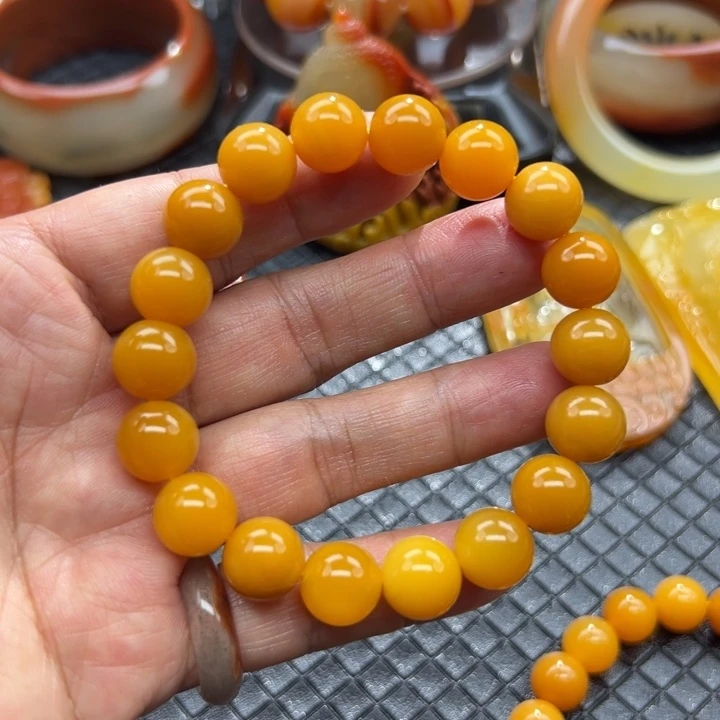 石英质玉(黄龙玉)颈饰未镶嵌
