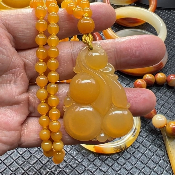 石英质玉(黄龙玉)颈饰未镶嵌