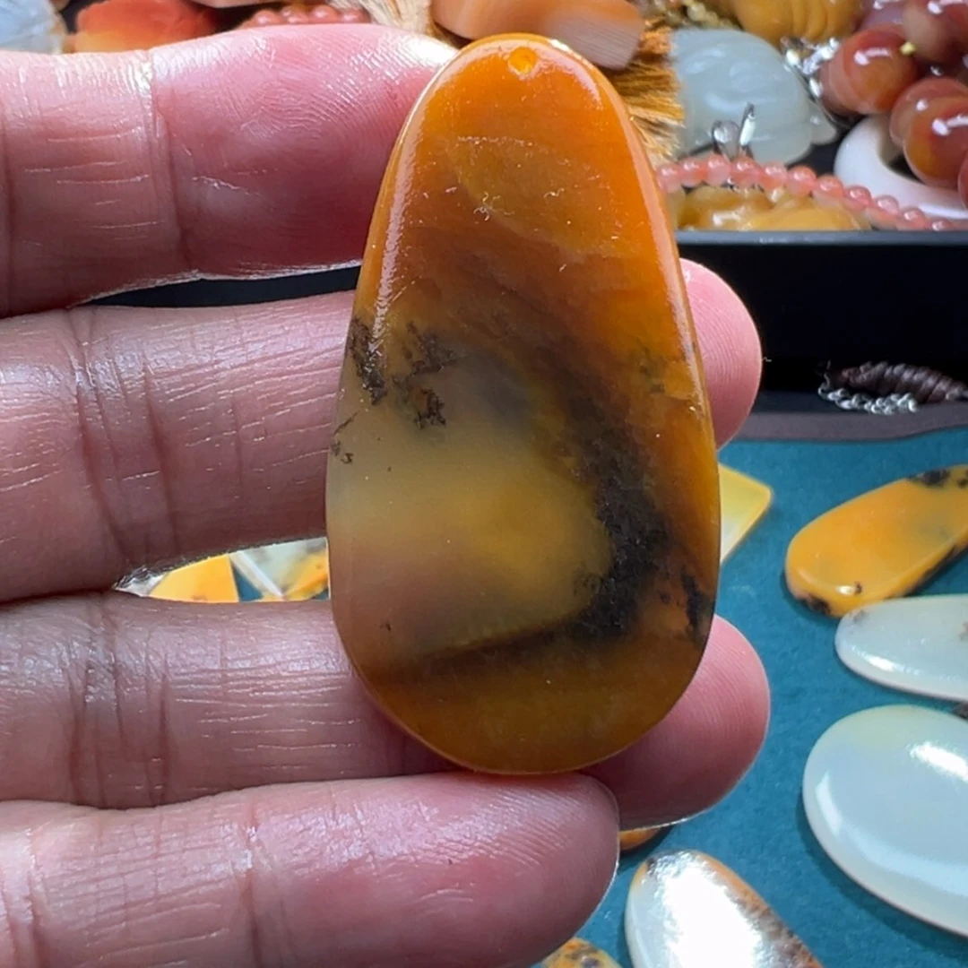 【闪购商品】石英质玉(黄龙玉)颈饰合金高****险
