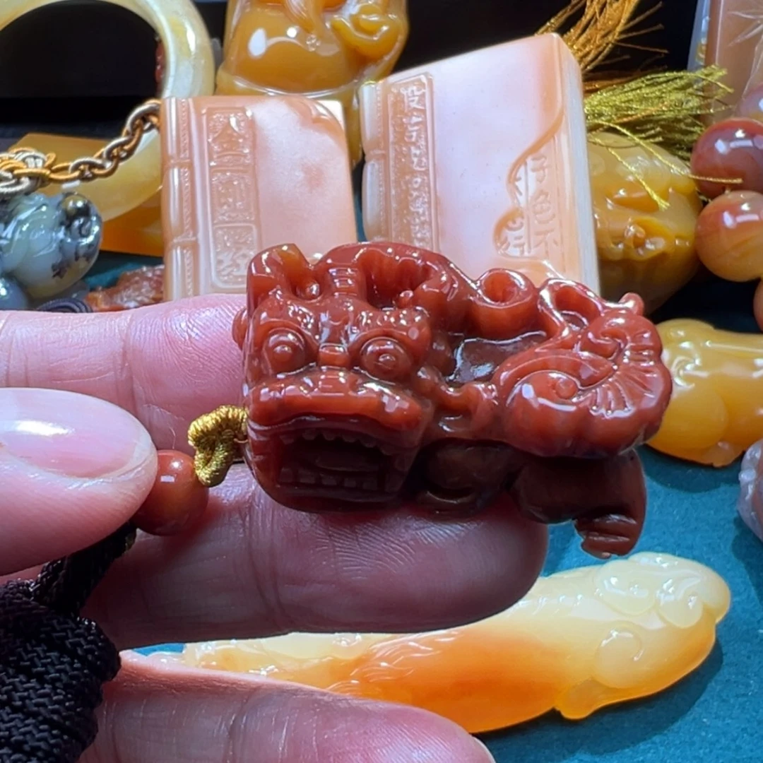 【闪购商品】石英质玉(黄龙玉)颈饰合金
